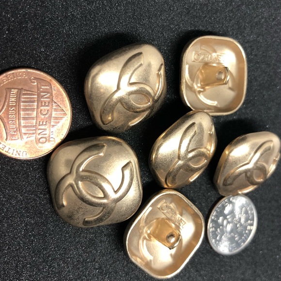 Chanel square buttons - Picture 3 of 4